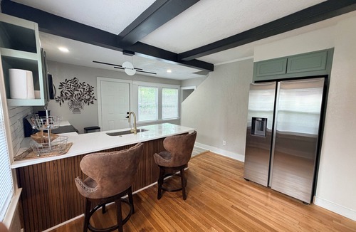 Rosedale House | Charming KC retreat-2BR near KU Med