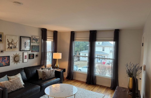 Joslyn Castle Apartment | Charming newly furnished Midtown colonial near UNMC