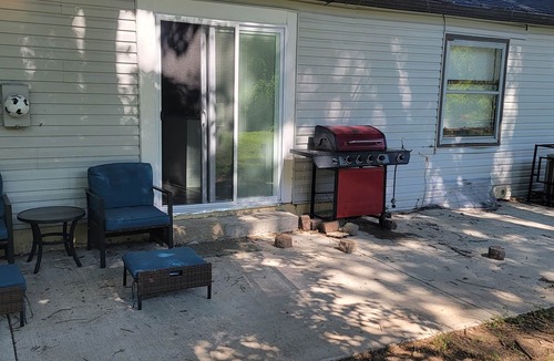 Raytown House | Charming Newly Renovated 3 bedroom Home- close to Major Kansas City attractions
