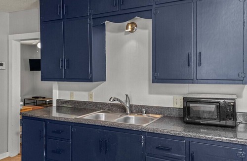 Fayetteville Cabin | Charming Pet-Friendly Cottage Near U of A