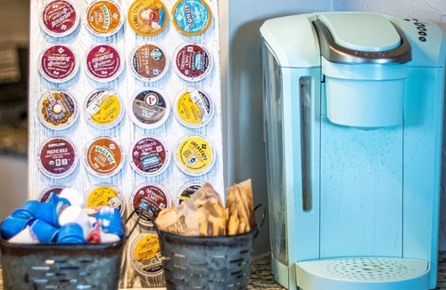 South Hyde Park Apartment | Charming Pet Friendly Tiny House Walkable to KC Streetcar