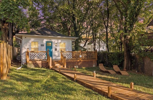 South Hyde Park Apartment | Charming Pet Friendly Tiny House Walkable to KC Streetcar