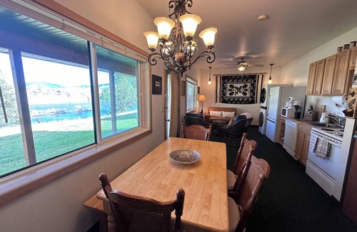 Gardiner Cabin | Charming Riverside Cabin on Yellowstone River - 2 Bedrooms & 2 Bathrooms, Relax