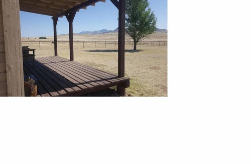 Elgin Cabin | Charming Rustic Ranch Cabin With Mountain Views Near Wineries