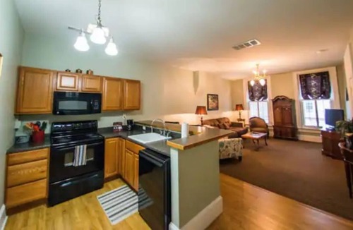 Glendale Apartment | Charming suiteThe Van Cleve-King bed-Spacious