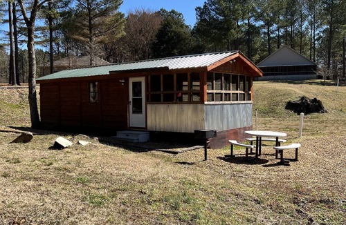 Sardis Cabin | Charming tiny house with AC in delightful Sardis Lake.