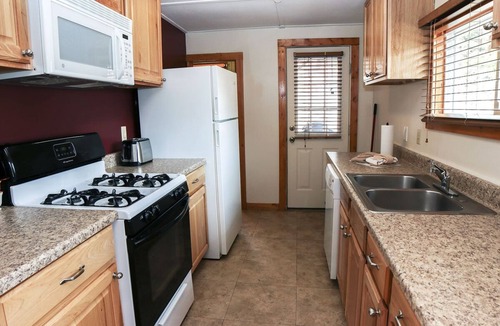 Estes Park Cabin | Charming Two bedroom Cabin, Dog Friendly close to National Park