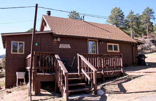 Estes Park Cabin | Charming Two bedroom Cabin, Dog Friendly close to National Park