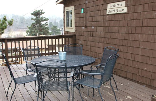 Estes Park Cabin | Charming Two bedroom Cabin, Dog Friendly close to National Park