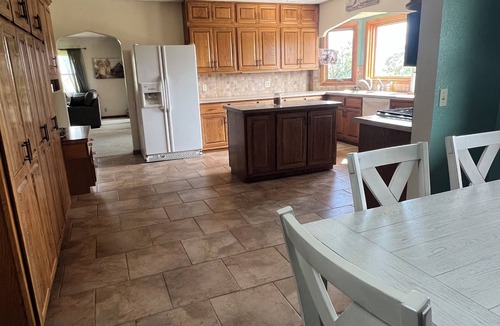 Weskan House | Charolais Chateau-Quiet country home close to town.