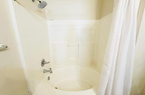 Pine Grove Apartment | Chateau 2