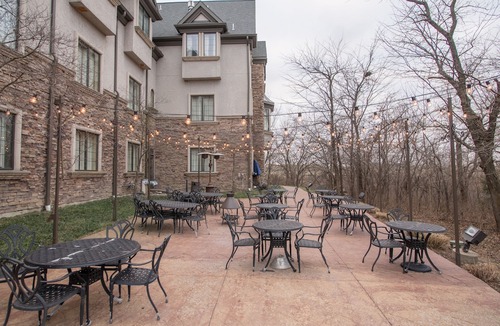 I-435 West KC-KS Hotel | Chateau Avalon, Ascend Hotel Collection