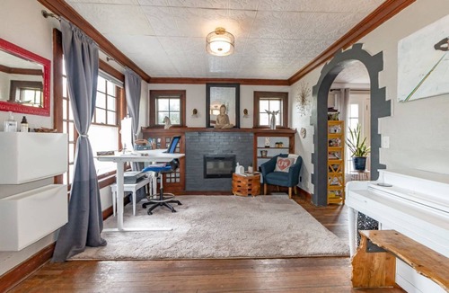 East Lawrence House | Cheerful 3 Bedroom/2 Bathroom Bungalow w/private Hot Tub + Private Deck/Patio