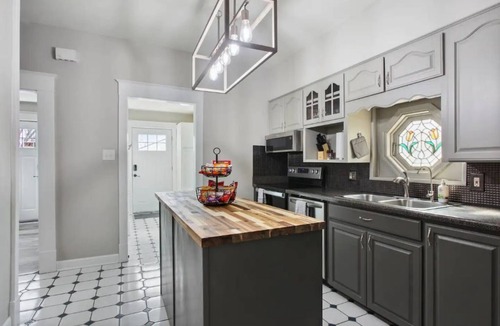 Independence House | Cheerful 4 bedroom close to historical/sport sites