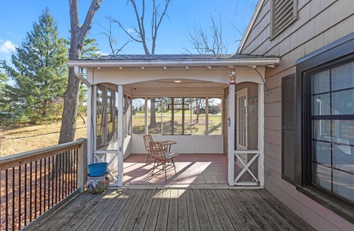 Platte Woods House | Cheerful, southwest-inspired heartland hideaway