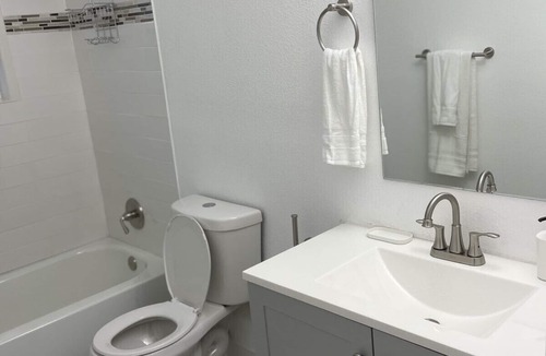 Northeast Park Hill House | Cheerful updated 3bed room house