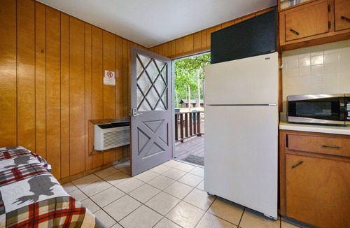 Broken Bow Cabin | Cherokee Rose | Sleeps 4 | Cozy Studio Cabin Near Beavers Bend