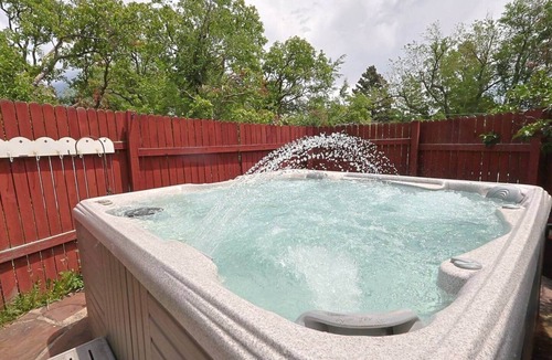 Skyway House | Cheyenne Chateau - Broadmoor Gem
