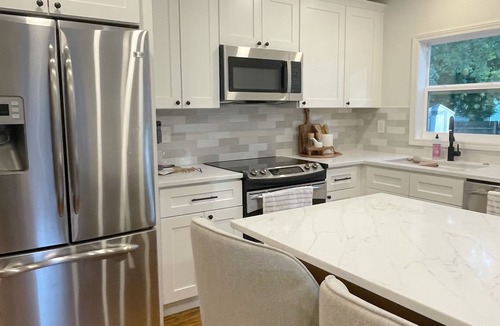 Mission Hills House | Chic 4 bedroom Prairie Village retreat in the heart of Kansas City.