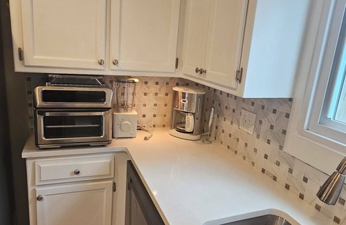 Overland Park House | Chic & Central: Modern 2BR Overland Park Hideaway