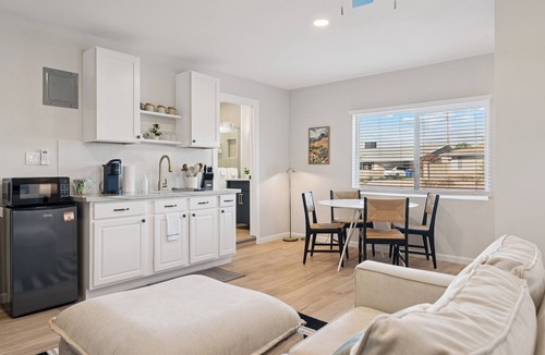 Tempe Apartment | Chic & Cozy Studio | King Bed + Sleeper