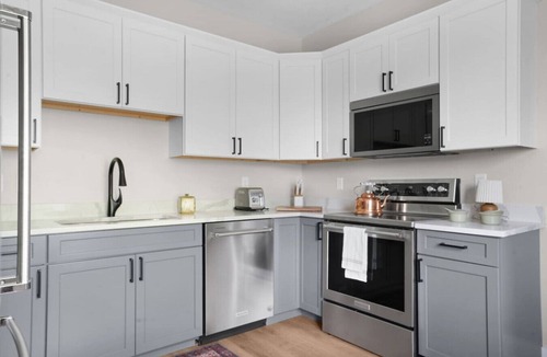 Franklin Apartment | Chic Downtown Franklin Condo-Sleeps 6!