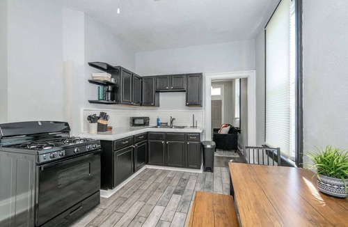 Walnut Hills House | Chic Modern Gem w/Style Suites
