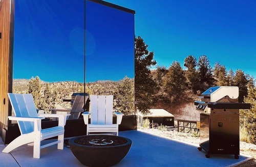 Orderville Cabin | Chic Tiny House with Outdoor Espace to Relax in Orderville, Utah