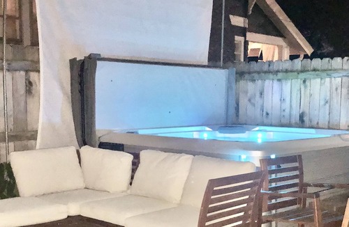Wyoming House | Cincinnati Oasis Hot Tub/Pool
