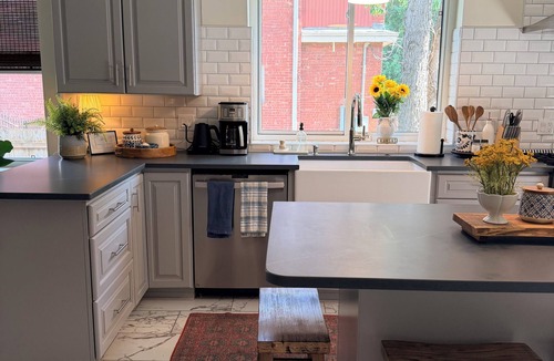 Manhattan House | City Park Home PERFECT location, beautiful home with great front porch