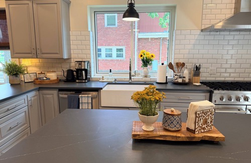 Manhattan House | City Park Home PERFECT location, beautiful home with great front porch