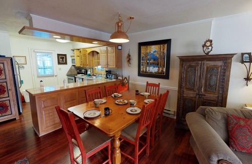 Red River Apartment | Claim Jumper #8 Townhouse