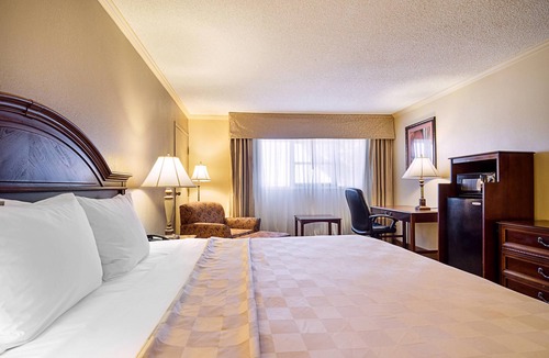 Garden City Hotel | Clarion Inn Garden City