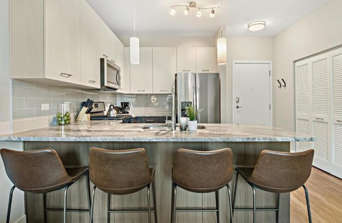 Forestview Apartment | Classy & Peaceful 2BR Apt in Oakbrook OAK23