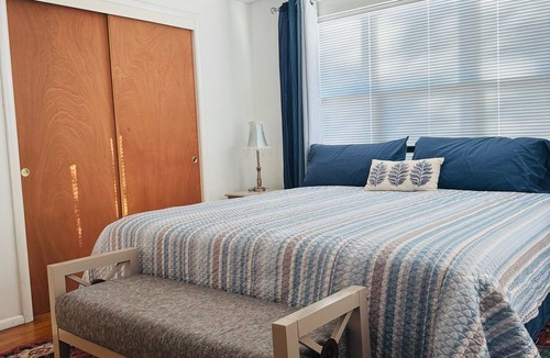 Crestline House | Clean, comfy and cute farmhouse between Joplin and Neosho, easy access to I-49.