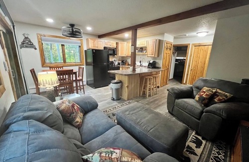 Wakefield Condo | Clean, Cozy & Completely Updated! 1B 1B Condo w Jetted Tub Room!