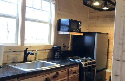 Ainsworth Cabin | Clean, cozy, pet- smoke free cabin.