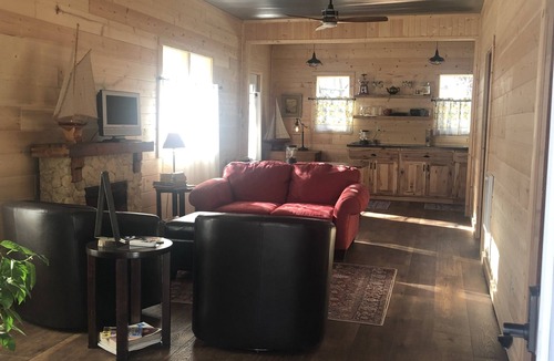 Ainsworth Cabin | Clean, cozy, pet- smoke free cabin.