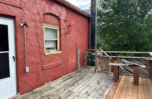 Leavenworth Apartment | Clean, easily accessible 2bdrm apartment with AC. 2 mins to base - 15mins to KC