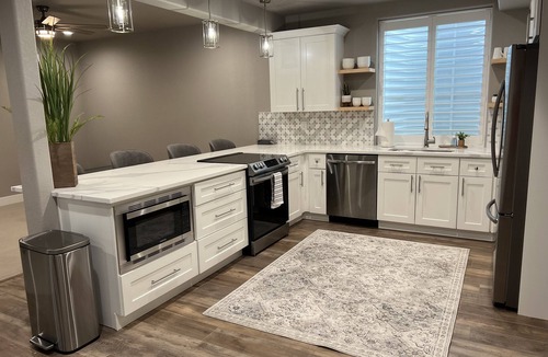 Timnath House | Clean Spacious Home with 5 King Beds, 2 Full Kitchens & Backyard Escape