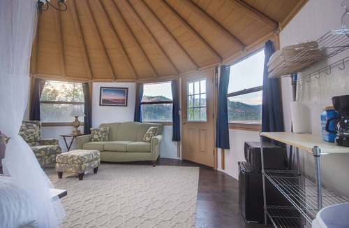 Glendale Cabin | Clifftop Mountain View Yurt. Hot Tub. Between Zion/Bryce #3