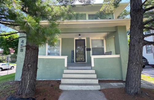 College Hill Apartment | Clifton Landing