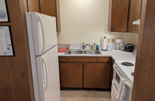 Clear Lake Apartment | Close to downtown 2-bedroom apartment with private porch in Clear Lake