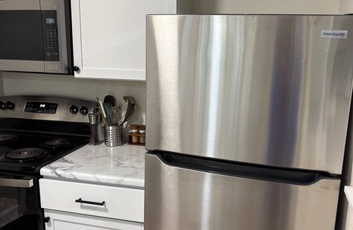 Lawrence House | Close to KU & Mass, ample off street parking, all on one level!