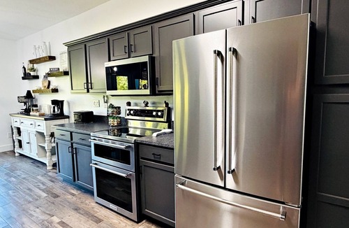 Leicester House | Cloud Nine | Private 40-Acre Mountaintop w/Hot Tub, Theater & Biltmore Pass
