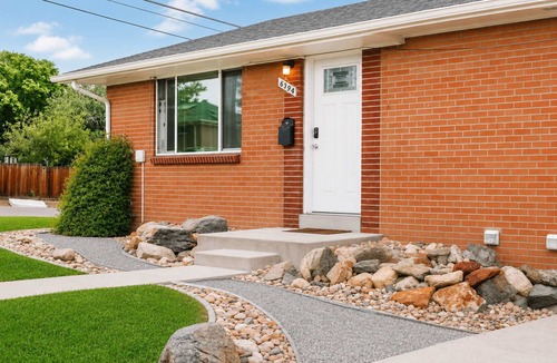 Twin Lakes House | CO9. (House) Sleeps 12 | Hot Tub + Game Room + Theater