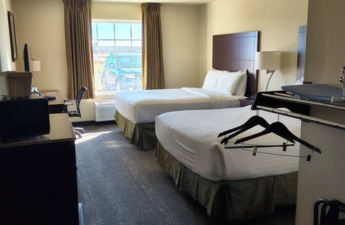 Eaton Hotel | Cobblestone Inn & Suites - Eaton