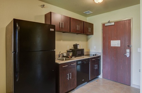 Gill Hotel | Cobblestone Inn & Suites - Kersey
