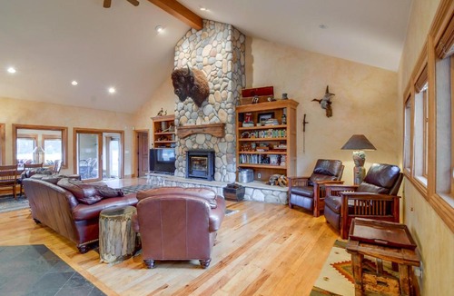 Pine House | Colorado Riverfront Escape! Fish, Hike & Relax