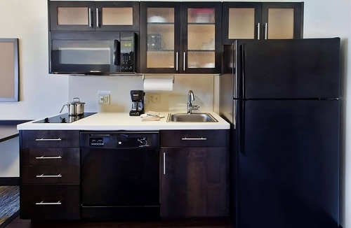 Wichita Resort | Comfort and Convenience! Parking, Kitchen, Pets Allowed Near Barrington Park!